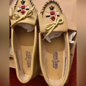 Minnetonka moccasin NWT